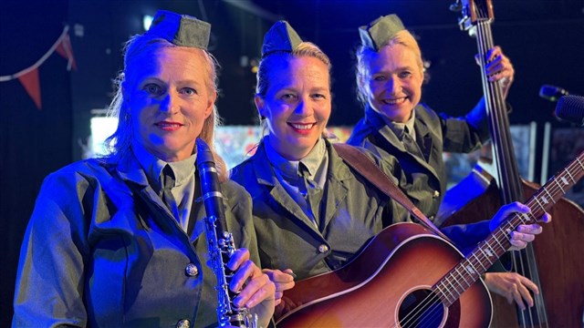 Jennys Darlings rondlopende muzikanten