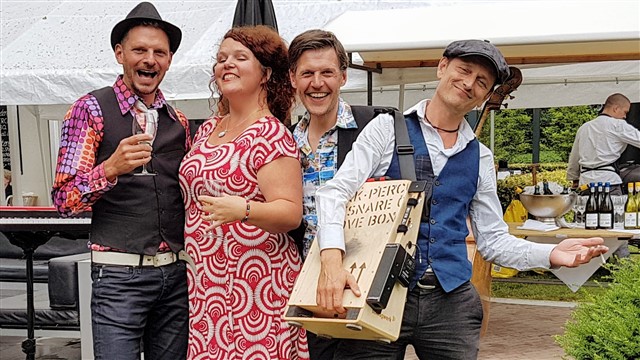 Vera and Friends officieel boeken als Jazz & popmuziek Vera and Friends officieel boeken als Jazz & popmuziek