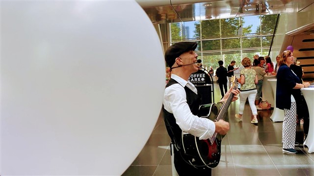 Zanger Gitarist Jackbox nederlandstalig Zanger Gitarist Jackbox nederlandstalig