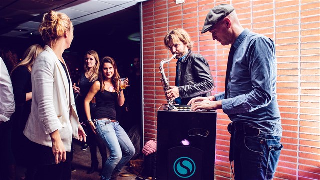 DJ Mobispin officieel boeken als Mobiele DJ DJ Mobispin officieel boeken als Mobiele DJ