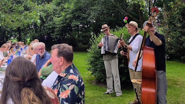 Cafe Bellevue live muziek in een natuurgebied actfoto Cafe Bellevue live muziek in een natuurgebied actfoto