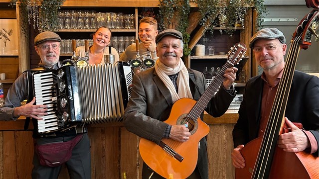 Cafe Bellevue officieel boeken als Allround akoestisch muziektrio Cafe Bellevue officieel boeken als Allround akoestisch muziektrio