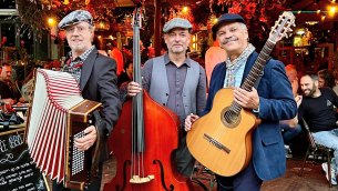 Cafe Bellevue - Allround akoestisch muziektrio als strandpaviljoen aloha velsen-noord