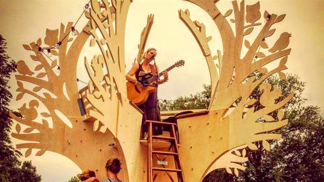 Acoustic Avenue zanger of zangeres Acoustic Avenue zanger of zangeres