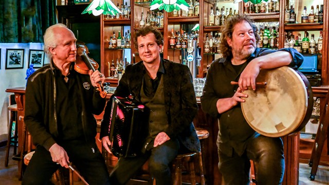 Brogans Bar officieel boeken als Iers muziektrio Brogans Bar officieel boeken als Iers muziektrio