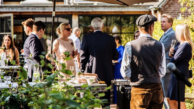De Mobiele DJ muziek voor een festivalbruiloft De Mobiele DJ muziek voor een festivalbruiloft