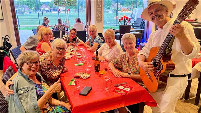 Zanger Gitarist Ricco band met latin invloeden actfoto