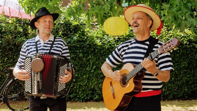 Zanger Gitarist Ricco akoestische achtergrondmuziek actfoto