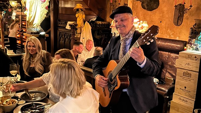 Zanger Gitarist Ricco troubadour