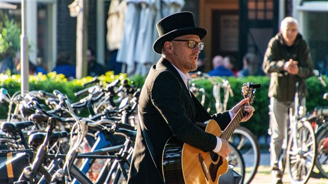 Cocktail Nuts live muziek in een natuurgebied actfoto