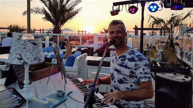 Zanger Pianist Mr Blue Eyes kerstmuziek Zanger Pianist Mr Blue Eyes kerstmuziek