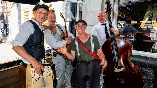 B-Bops Mobiele band actfoto B-Bops Mobiele band actfoto