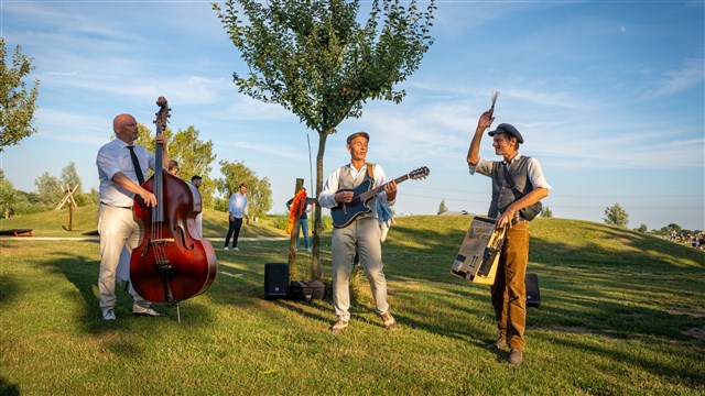 B-Bops muziek in een stiltegebied actfoto