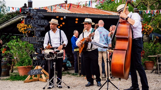 Latino Bonito band met latin invloeden Latino Bonito band met latin invloeden