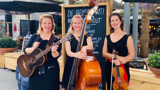 Jennys Roses live muziek in een natuurgebied