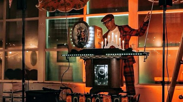 De Vintage DJ officieel boeken als Vrolijke DJ De Vintage DJ officieel boeken als Vrolijke DJ
