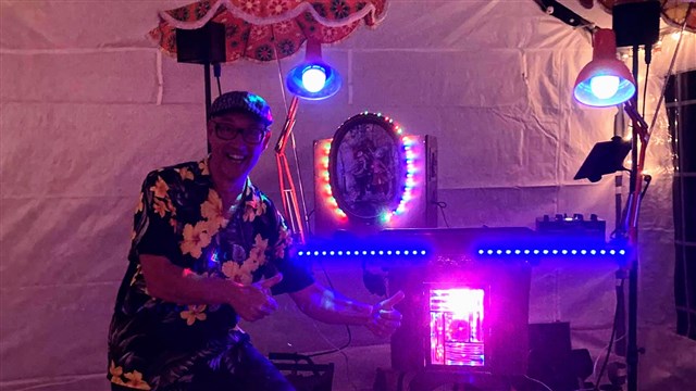 De Vintage DJ jaren 90 muziek De Vintage DJ jaren 90 muziek