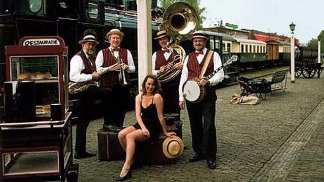 Looporkest Streetparade officieel boeken als Straat en looporkest