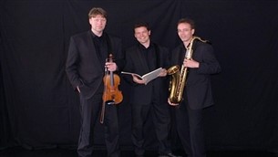 Het Piano Salontrio - Club Zand Horeca Castricum voor feest, bruiloft en evenement