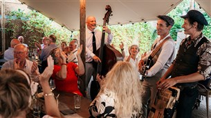 B-Bops - Zalencentrum De Hoendrik Herveld voor feest, bruiloft en evenement