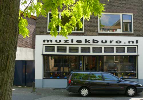 muziek band of dj bij Zalencentrum De Buitenpoort Huissen?